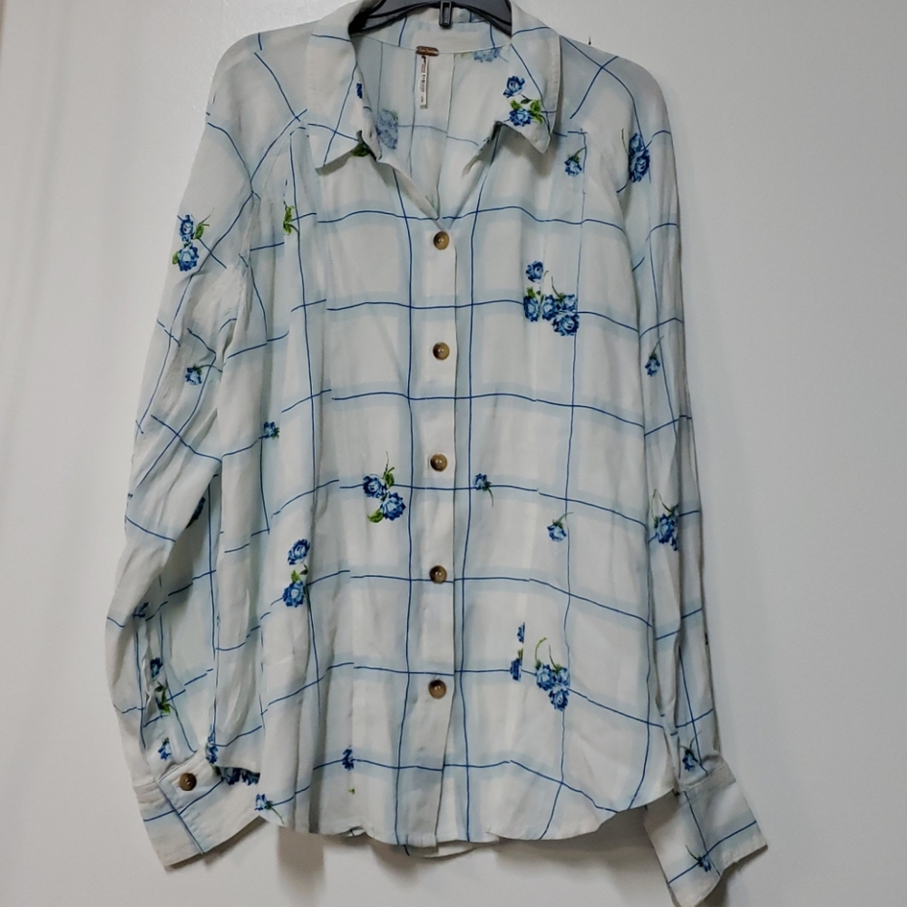 FPWindow To My Heart Button Down in White - Picture 7 of 8